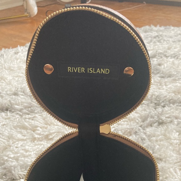 River Island monogram bucket bag - Picture 3 of 11